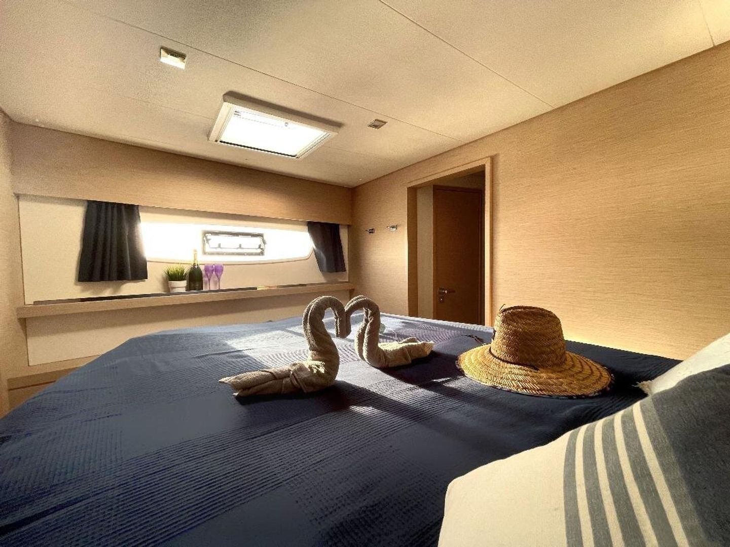 Yacht Salon